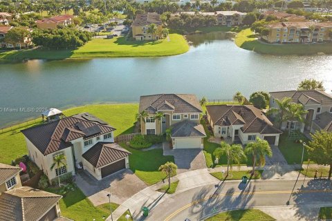 House in Cutler Bay, Florida 4 bedrooms № 2013135 - photo 2