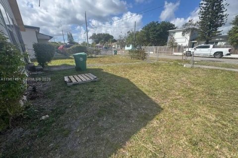 House in Miami, Florida 3 bedrooms, 80.27 sq.m. № 2028672 - photo 5