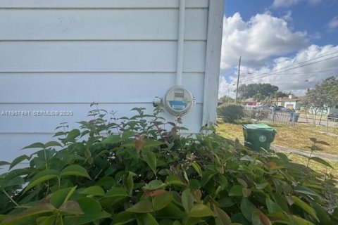 House in Miami, Florida 3 bedrooms, 80.27 sq.m. № 2028672 - photo 6