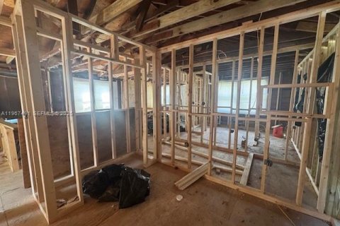 House in Miami, Florida 3 bedrooms, 80.27 sq.m. № 2028672 - photo 10