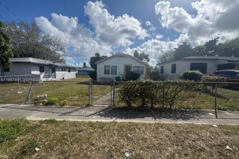 House in Miami, Florida 3 bedrooms, 80.27 sq.m. № 2028672
