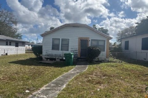 House in Miami, Florida 3 bedrooms, 80.27 sq.m. № 2028672 - photo 3