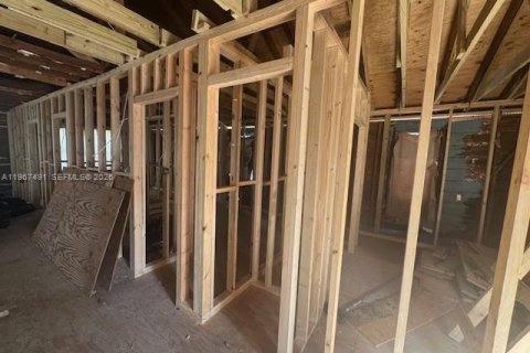 House in Miami, Florida 3 bedrooms, 80.27 sq.m. № 2028672 - photo 8