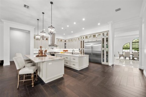 House in Brandon, Florida 6 bedrooms, 880.16 sq.m. № 2393629 - photo 18