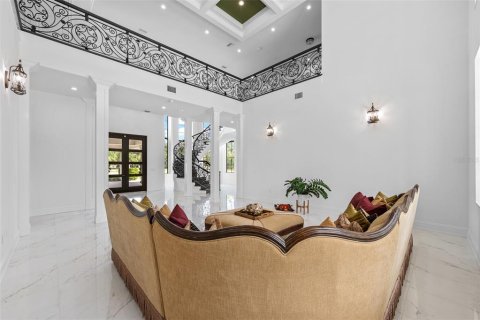 House in Brandon, Florida 6 bedrooms, 880.16 sq.m. № 2393629 - photo 13