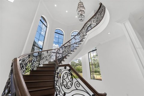 House in Brandon, Florida 6 bedrooms, 880.16 sq.m. № 2393629 - photo 14