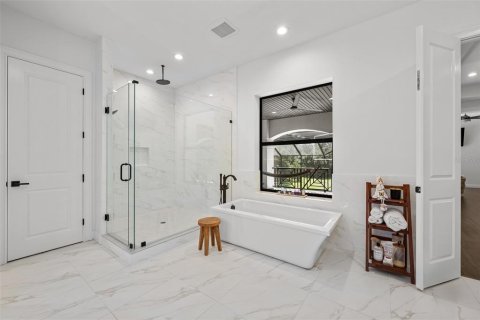 House in Brandon, Florida 6 bedrooms, 880.16 sq.m. № 2393629 - photo 26