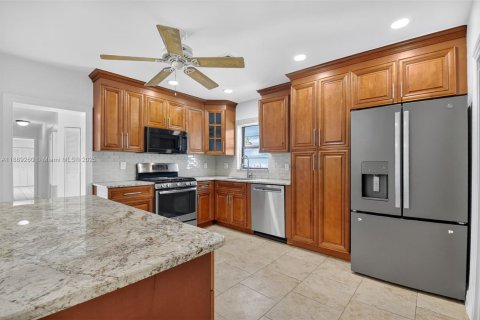 Casa en venta en Lake Worth, Florida, 3 dormitorios, 146.32 m2 № 1941459 - foto 12