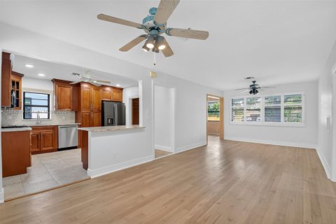 Casa en venta en Lake Worth, Florida, 3 dormitorios, 146.32 m2 № 1941459 - foto 9