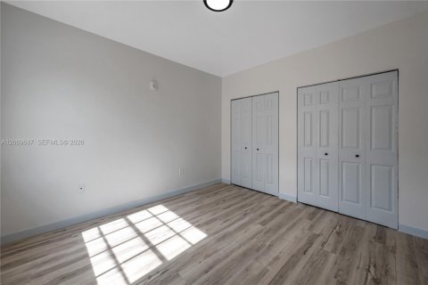 Immobilier commercial à vendre à Miami, Floride № 2075474 - photo 7