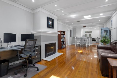 House in Winter Park, Florida 4 bedrooms, 201.88 sq.m. № 1844567 - photo 8