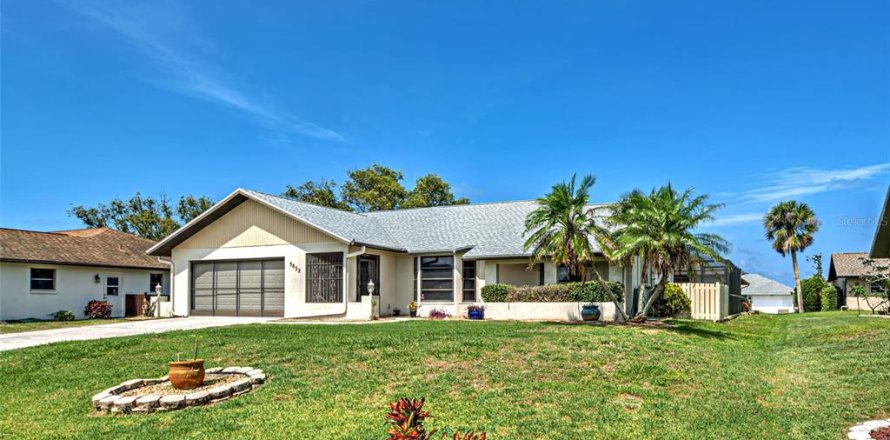 House in Venice, Florida 2 bedrooms, 169.27 sq.m. № 1746779