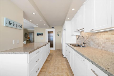Condo in Fort Lauderdale, Florida, 2 bedrooms  № 2246517 - photo 9