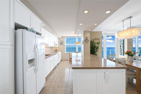 Condo in Fort Lauderdale, Florida, 2 bedrooms  № 2246517 - photo 6