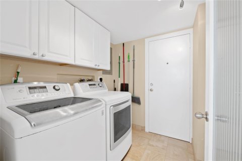 Condo in Fort Lauderdale, Florida, 2 bedrooms  № 2246517 - photo 29