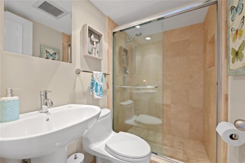 Condo in Fort Lauderdale, Florida, 2 bedrooms  № 2246517 - photo 25
