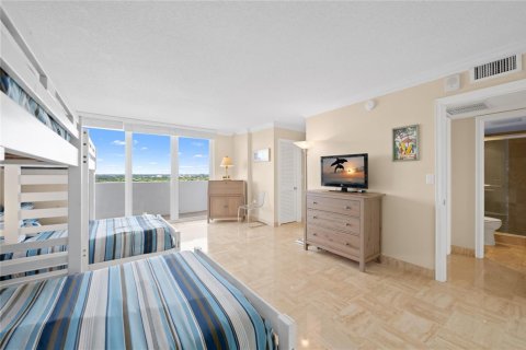 Condo in Fort Lauderdale, Florida, 2 bedrooms  № 2246517 - photo 16