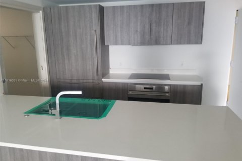 Купить кондоминиум в Майами, Флорида 2 спальни, 116.41м2, № 2053652 - фото 3