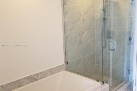 Купить кондоминиум в Майами, Флорида 2 спальни, 116.41м2, № 2053652 - фото 10