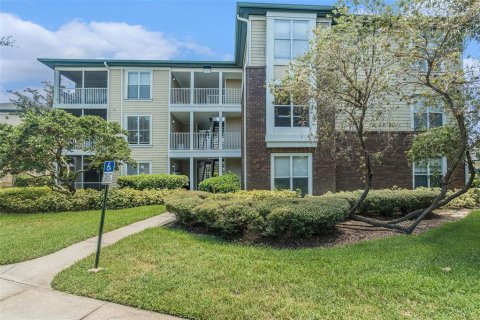 Condo in Tampa, Florida, 1 bedroom  № 1873525 - photo 1