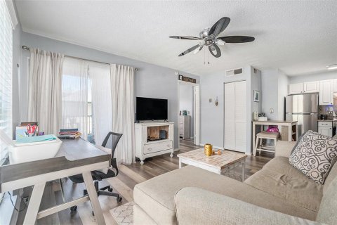 Condo in Tampa, Florida, 1 bedroom  № 1873525 - photo 7