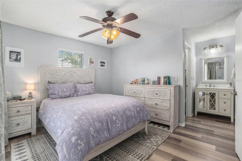 Condo in Tampa, Florida, 1 bedroom  № 1873525 - photo 12
