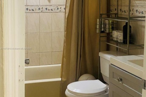 Купить виллу или дом в Майами, Флорида 5 спален, 170.94м2, № 1898322 - фото 26