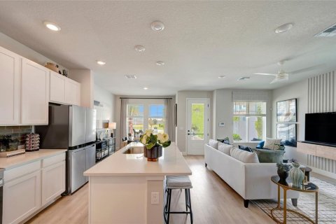 Touwnhouse à vendre à Wesley Chapel, Floride: 3 chambres, 164.62 m2 № 2429224 - photo 4