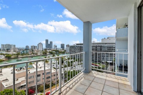 Condo in Miami Beach, Florida, 1 bedroom  № 1861721 - photo 22