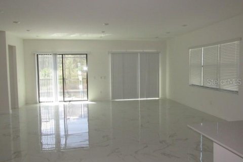 Villa ou maison à vendre à Davenport, Floride: 12 chambres, 468.78 m2 № 2202248 - photo 2