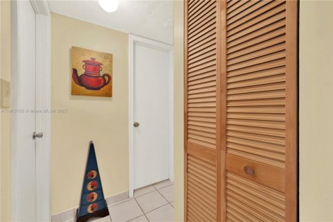 Copropriété à vendre à Miami, Floride: 3 chambres, 112.88 m2 № 2015694 - photo 27