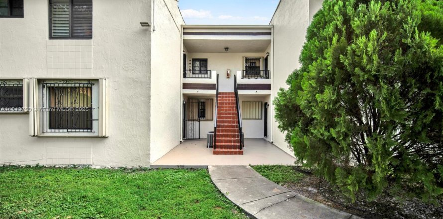 Condo à Miami, Floride, 3 chambres  № 2015694