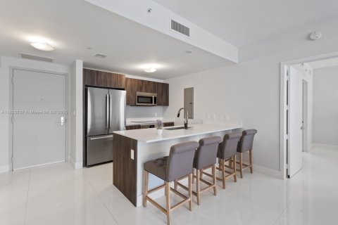 Condo in Miami, Florida, 2 bedrooms  № 1826078 - photo 1