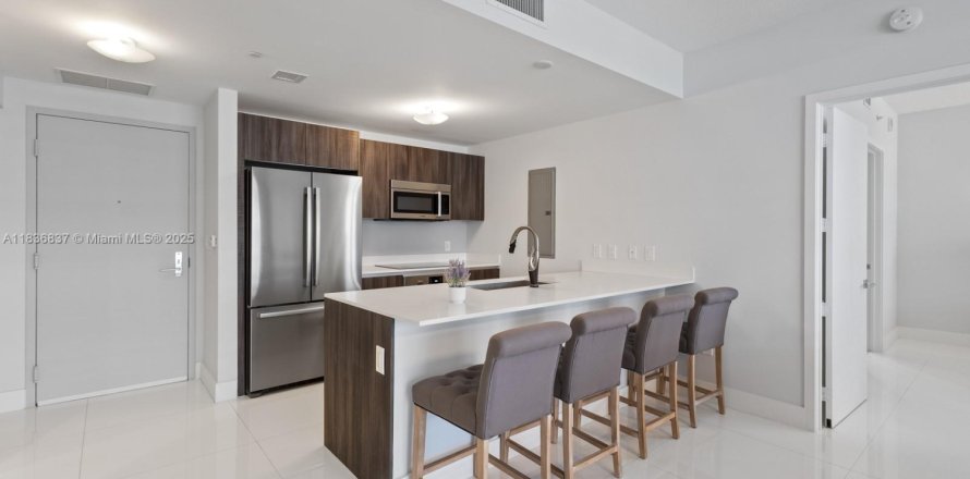Condo in Miami, Florida, 2 bedrooms № 1826078
