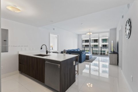 Condo in Miami, Florida, 2 bedrooms  № 1826078 - photo 2
