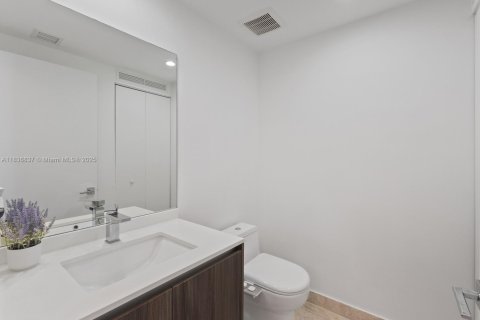Condo in Miami, Florida, 2 bedrooms  № 1826078 - photo 9