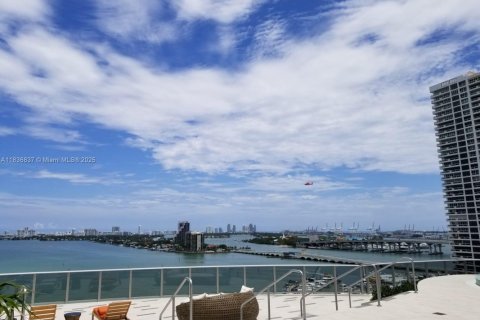 Condo in Miami, Florida, 2 bedrooms  № 1826078 - photo 30