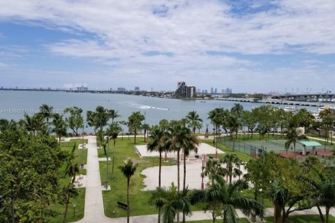 Condo in Miami, Florida, 2 bedrooms  № 1826078 - photo 29