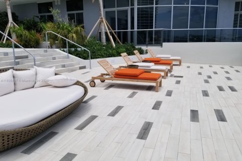 Condo in Miami, Florida, 2 bedrooms  № 1826078 - photo 25
