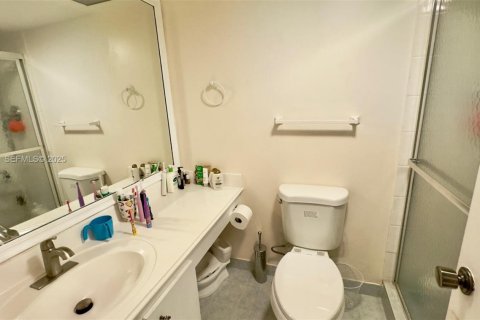 Condo in Sunny Isles Beach, Florida, 2 bedrooms  № 2035163 - photo 23