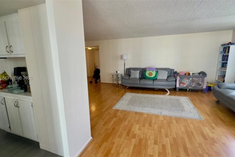 Condo in Sunny Isles Beach, Florida, 2 bedrooms  № 2035163 - photo 12