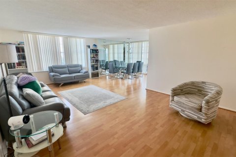 Condo in Sunny Isles Beach, Florida, 2 bedrooms  № 2035163 - photo 6