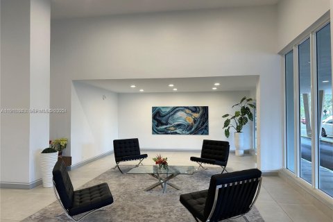 Condo in Sunny Isles Beach, Florida, 2 bedrooms  № 2035163 - photo 25