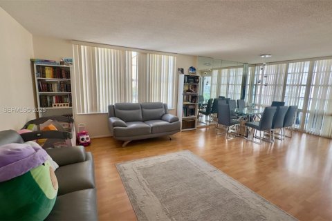 Condo in Sunny Isles Beach, Florida, 2 bedrooms  № 2035163 - photo 5