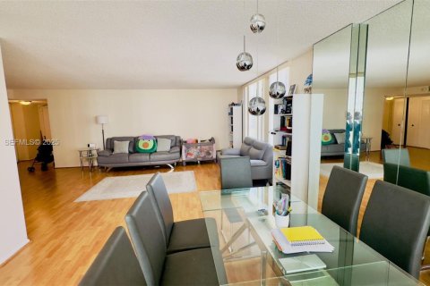 Condo in Sunny Isles Beach, Florida, 2 bedrooms  № 2035163 - photo 11