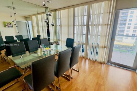 Condo in Sunny Isles Beach, Florida, 2 bedrooms  № 2035163 - photo 8