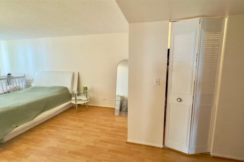 Condo in Sunny Isles Beach, Florida, 2 bedrooms  № 2035163 - photo 18