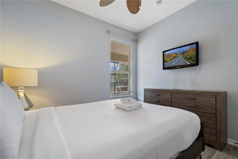 Casa en alquiler en Kissimmee, Florida, 6 dormitorios, 261.24 m2 № 1840693 - foto 3