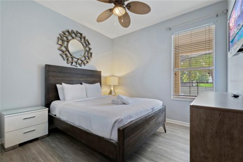 Casa en alquiler en Kissimmee, Florida, 6 dormitorios, 261.24 m2 № 1840693 - foto 1