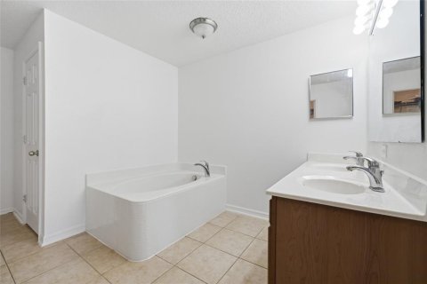 Casa en venta en Groveland, Florida, 5 dormitorios, 338.54 m2 № 2120457 - foto 26